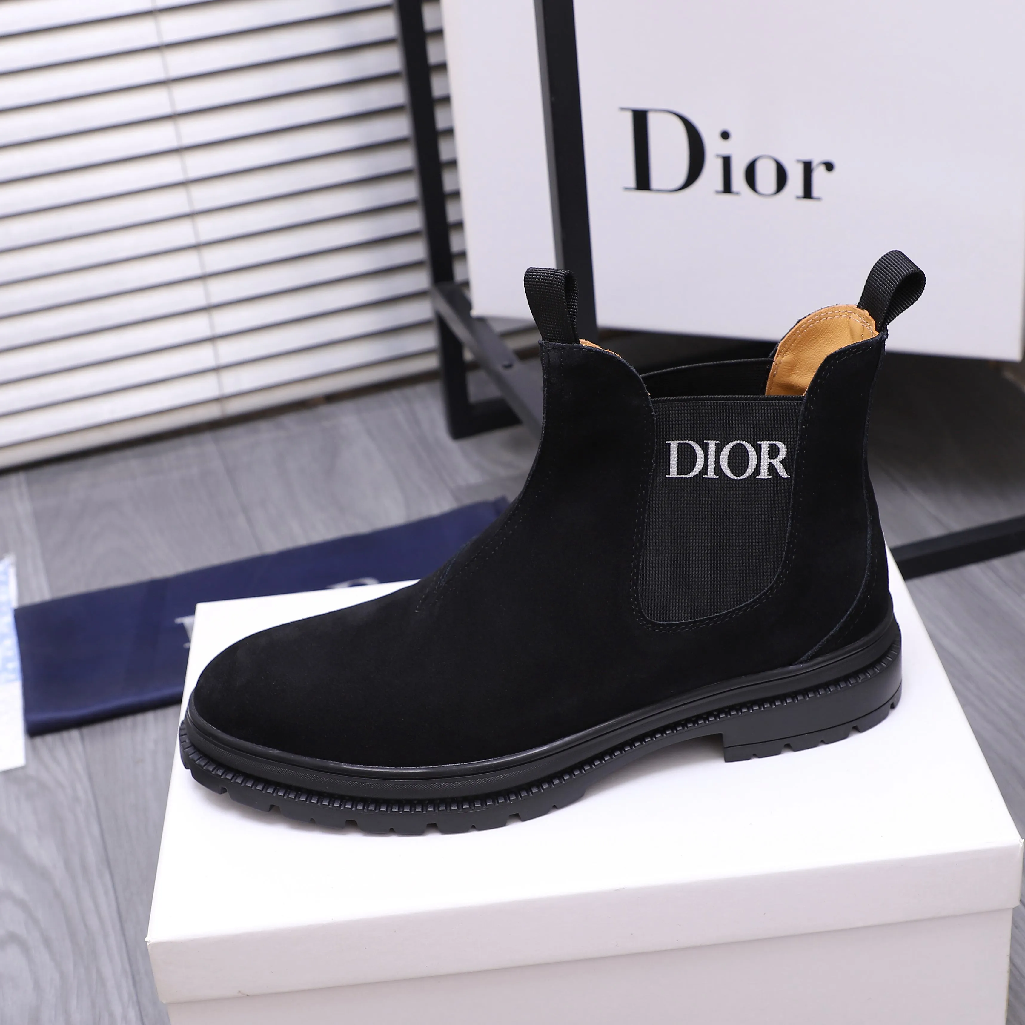 Men's shoes 💰500 Product trademark: Dior "Dior" high-top casual shoes Regular size: 38-45 (45 is custom-made and non-returnable) Product materials: Selected frosted cowhide upper, cowhide lining, rubber non-slip outsole